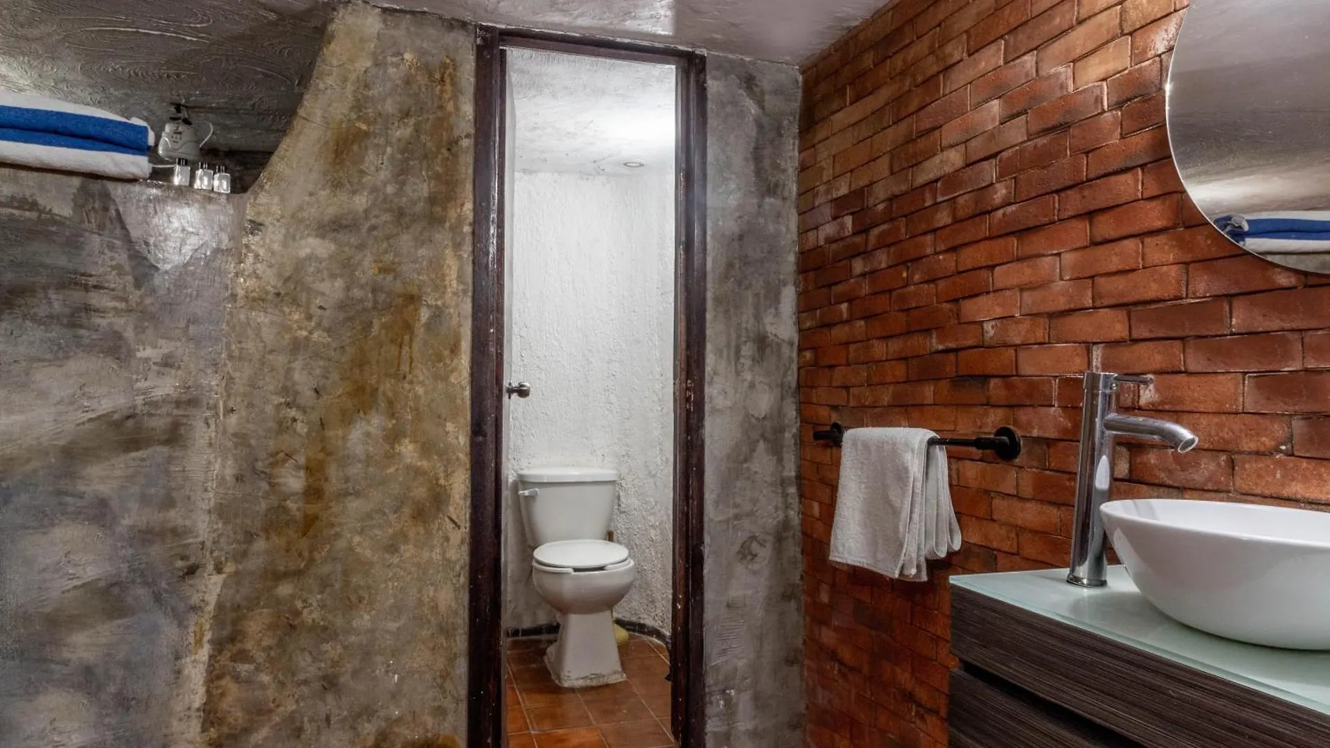 Chapalita, Suite Subterránea de dos pisos Guadalajara 0*,