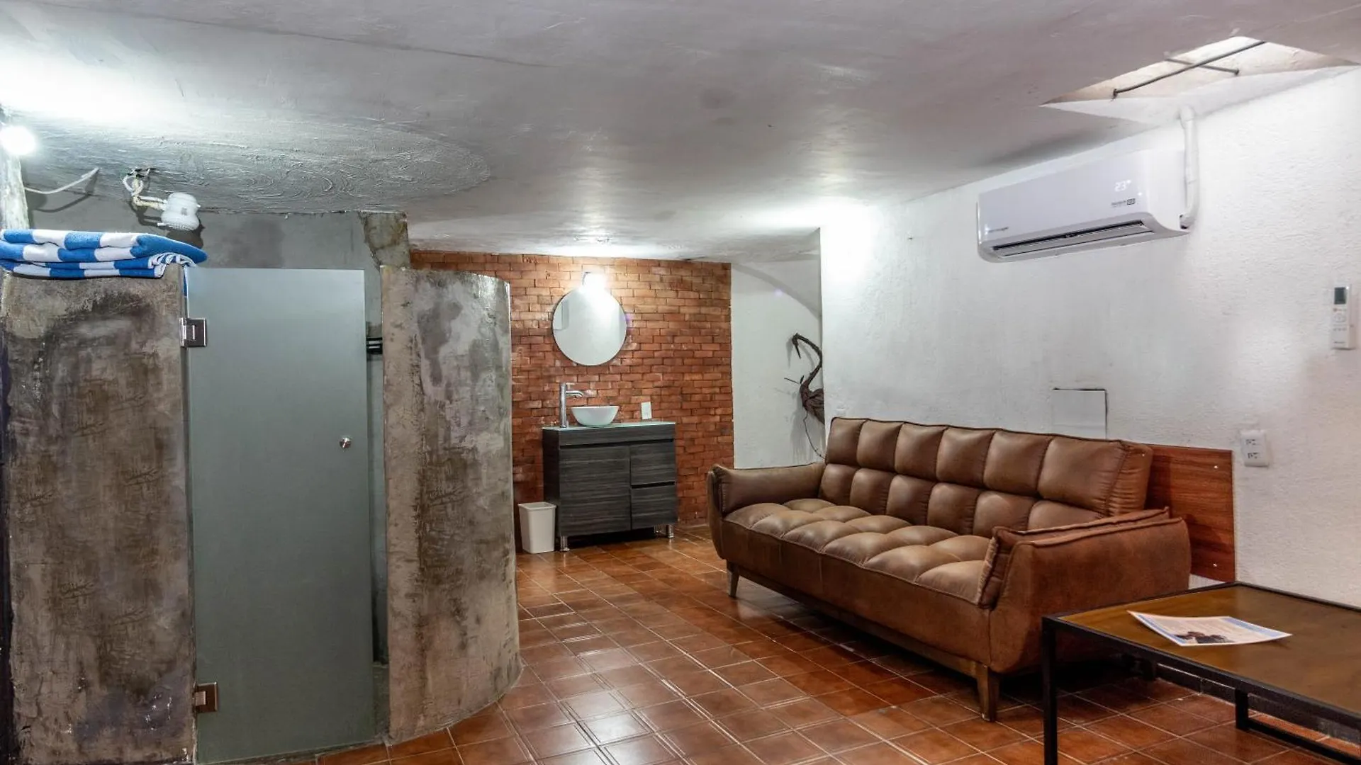 Chapalita, Suite Subterránea de dos pisos Guadalajara 0*,