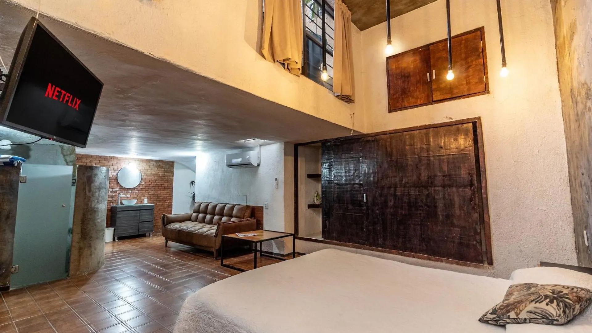 Chapalita, Suite Subterránea de dos pisos Guadalajara Apartamento